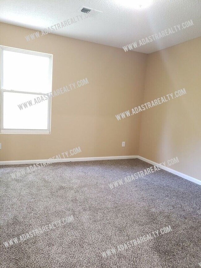 Building Photo - Spacious and Modern Duplex in North Olathe-Available NOW!!