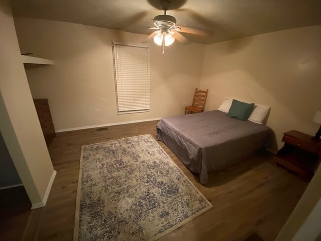 Building Photo - 1701 Brownsville Rd