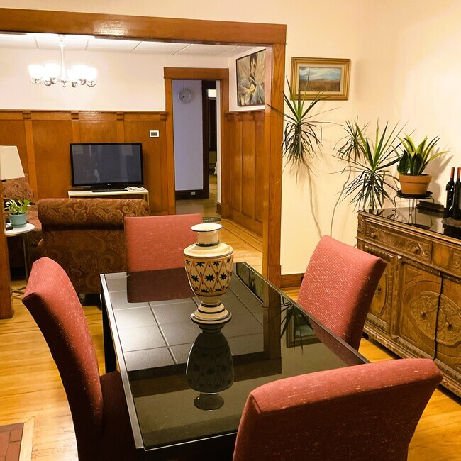 Building Photo - 735 Amherst St