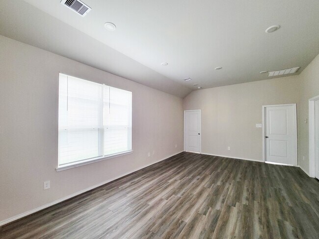 Building Photo - 11720 White Cedar St