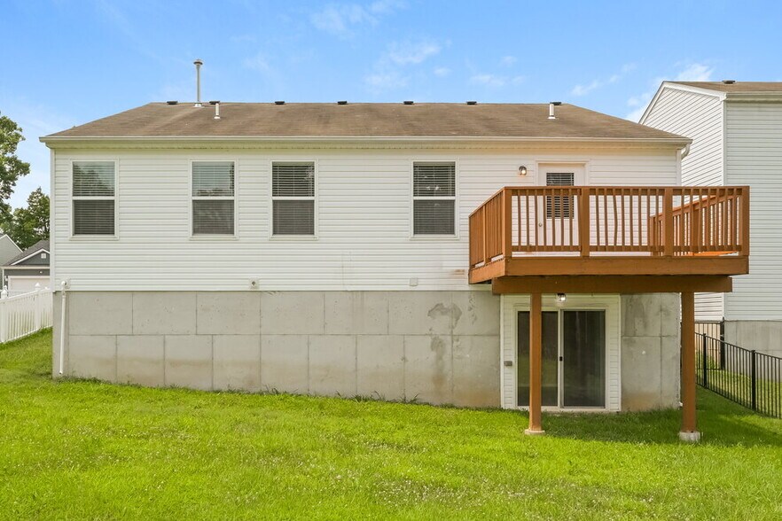 Building Photo - 1202 Liberty Cross