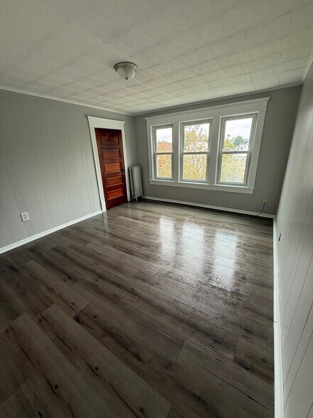 Building Photo - 34 2nd Ave