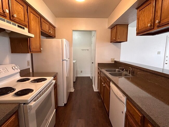 Building Photo - 3317 Gardenview Cir