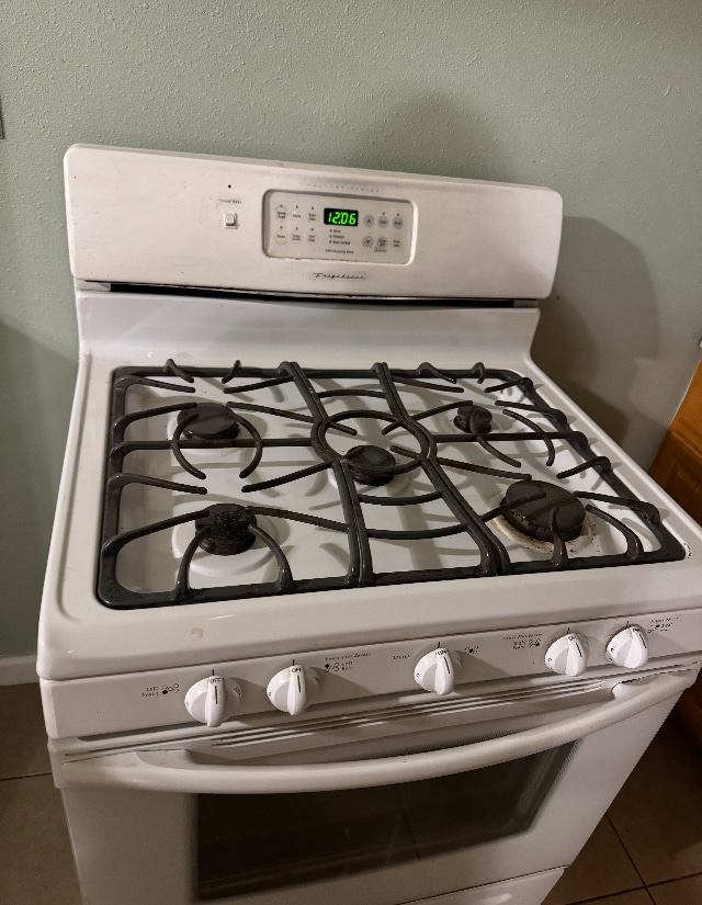 Building Photo - 3031 Mistletoe St