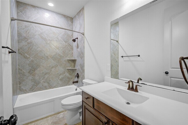 Building Photo - 1644 Longwood Glen Ln