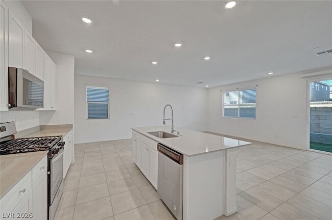 Building Photo - 8454 Vacarez Dr
