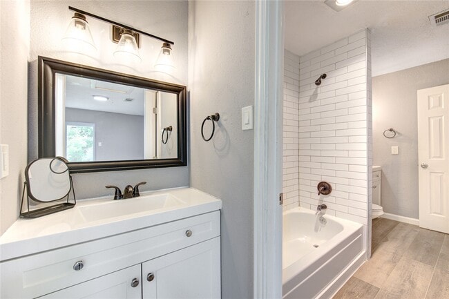 Building Photo - 3929 Tanglewilde St