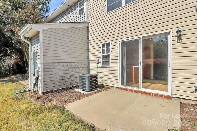 Building Photo - 915 Par One Ct
