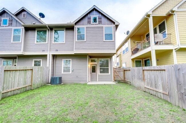 Building Photo - 220 Cheswood Forest Dr