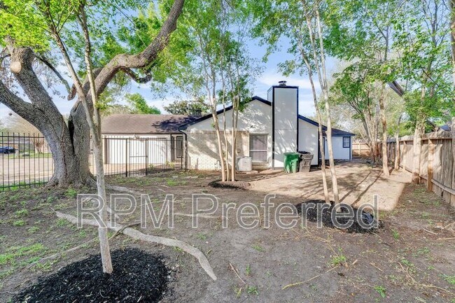 Building Photo - 8526 Deer Meadow Dr