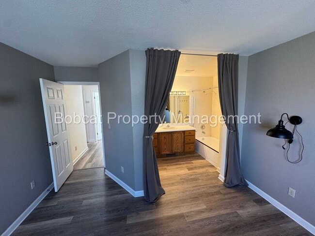 Building Photo - 326 Sandalwood Dr