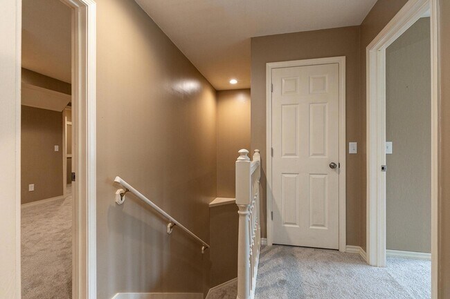 Building Photo - 5095 S Wanda Gray Ave