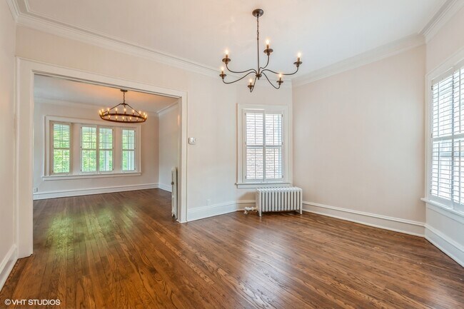 Building Photo - 621 Hinman Ave