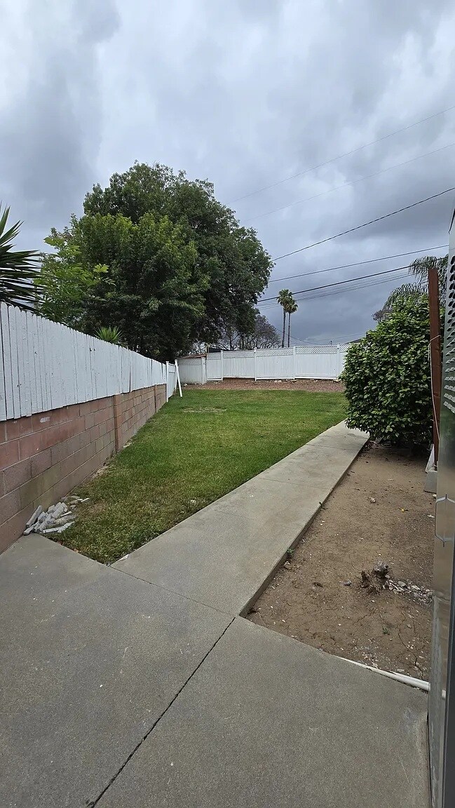 Building Photo - 10603 Bramblebush Ave