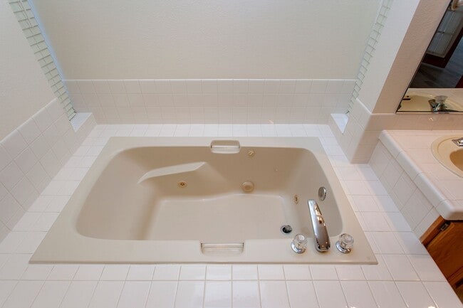 Building Photo - 3654 Hemlock Way