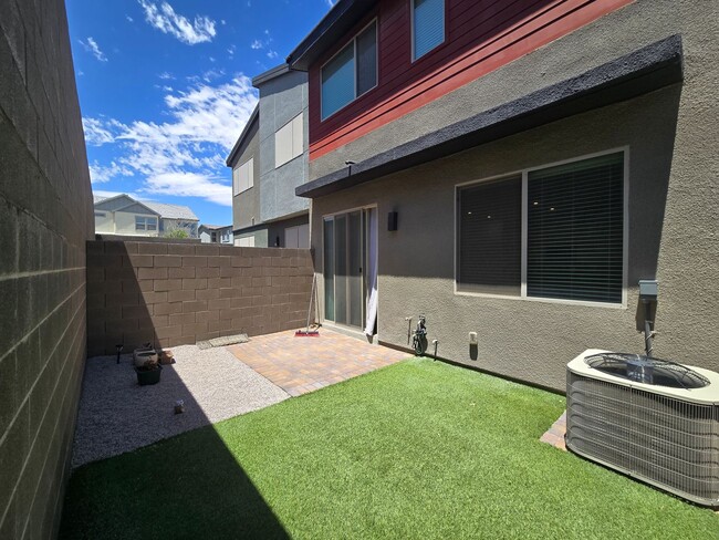 Building Photo - A Fabulous 2 Bedroom, 2 Bathroom townhome ...