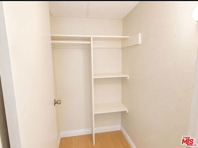 Building Photo - 13406 Moorpark St