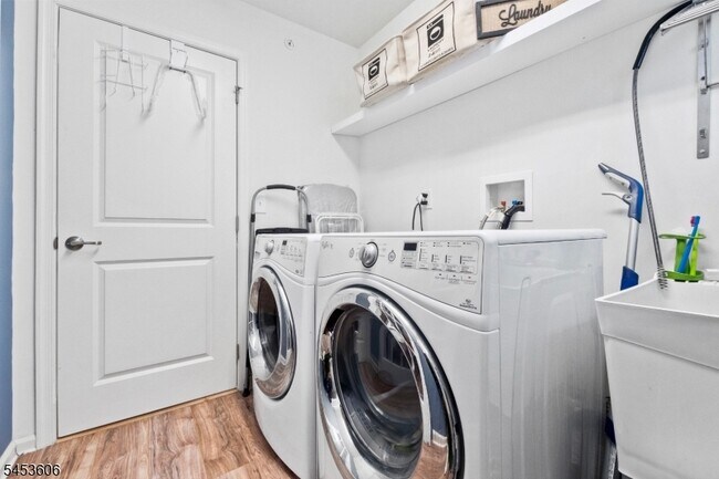 Building Photo - 104 Birch Ct