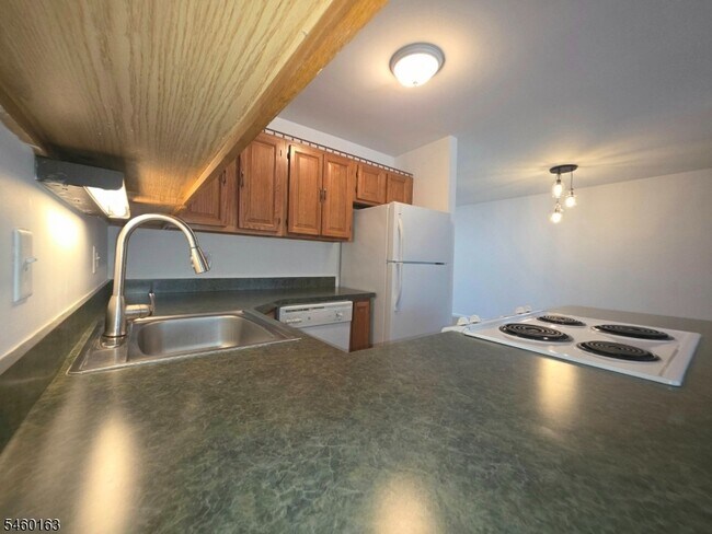 Building Photo - 272 US-206