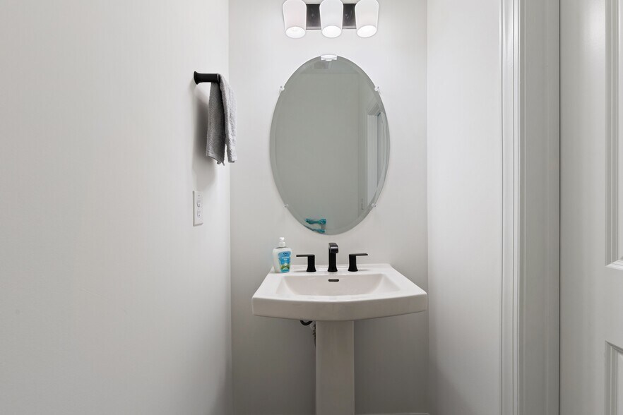 Building Photo - 1204 Hardin Hill Lane