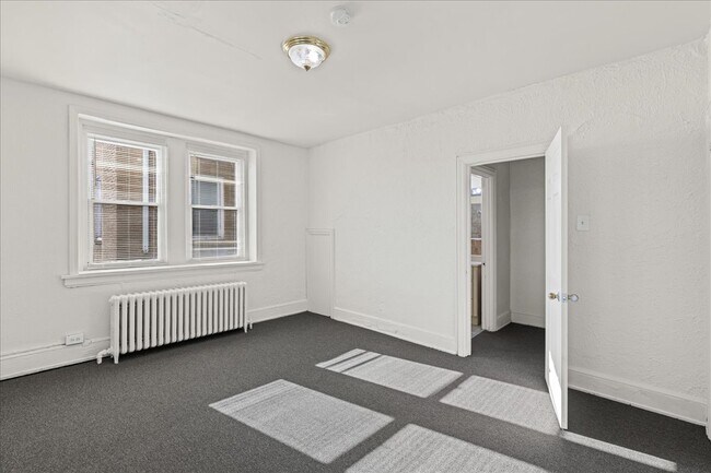 Building Photo - 33 S Iowa Ave