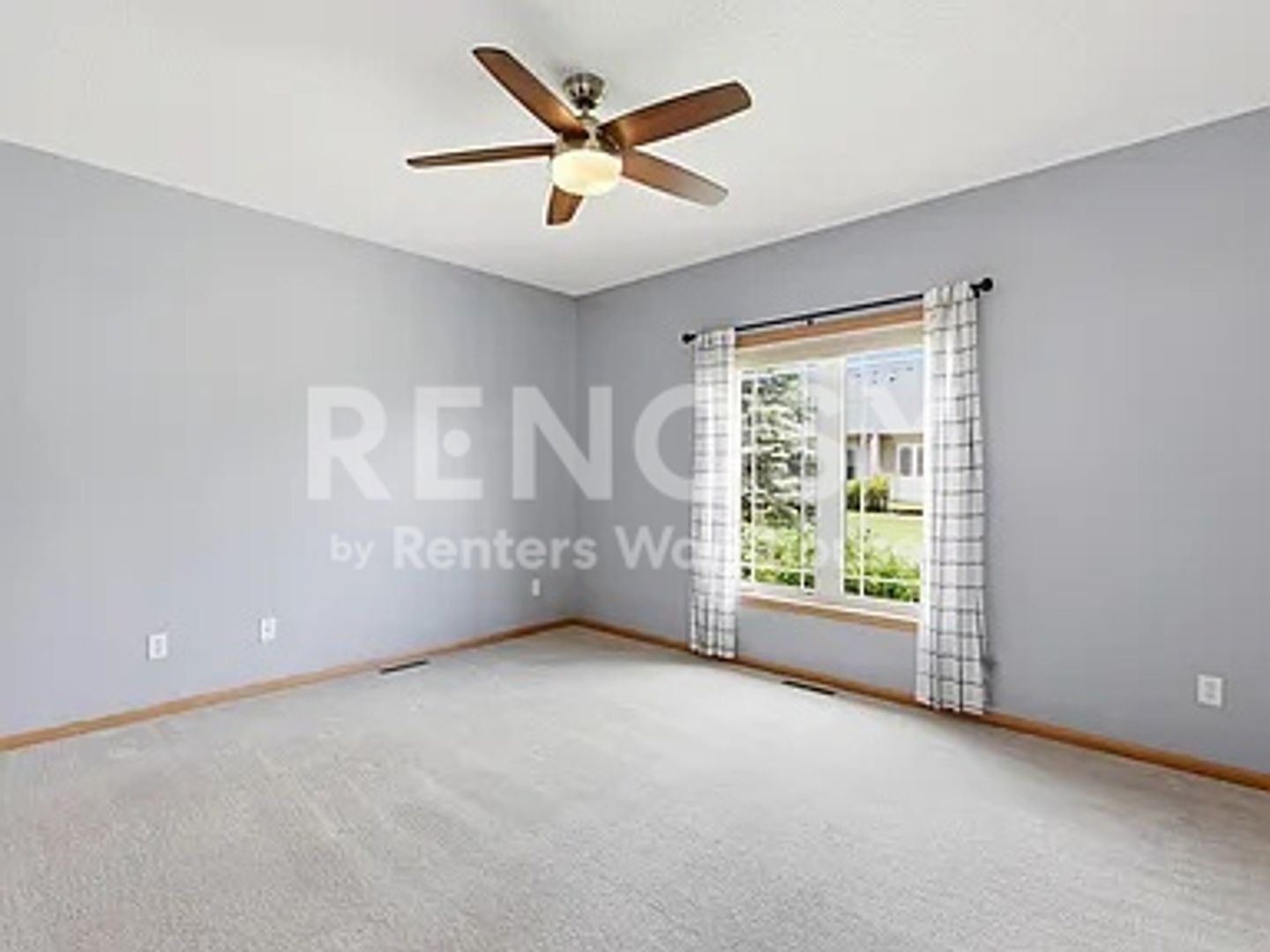 Building Photo - 6452 MacLaren Ave NE