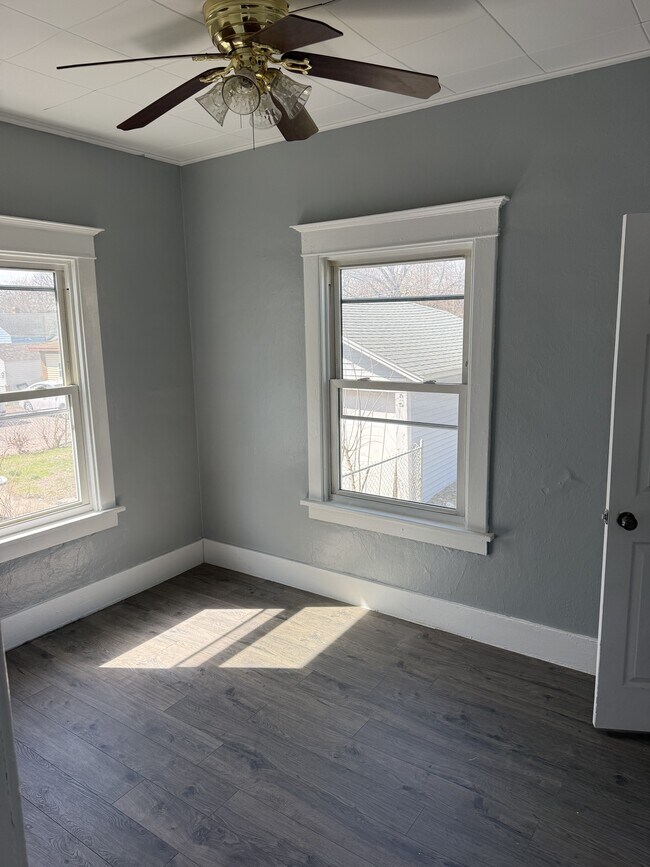 Building Photo - 2239 N Sheridan Rd