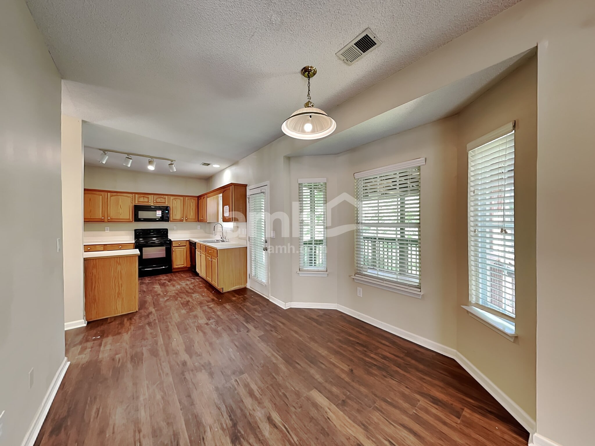 Building Photo - 6939 Brachnell View Dr