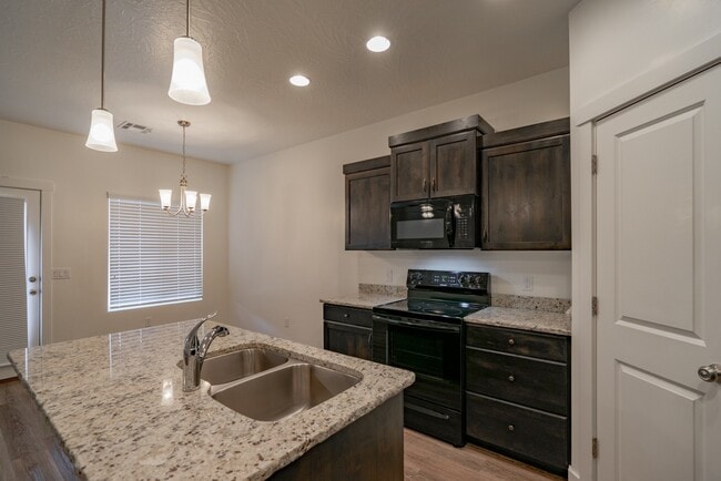 Building Photo - Small Dog Friendly Home With RV Parking