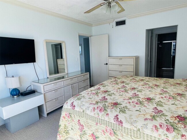 Building Photo - 3800 Galt Ocean Dr