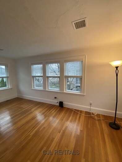 Building Photo - 66 Elm St