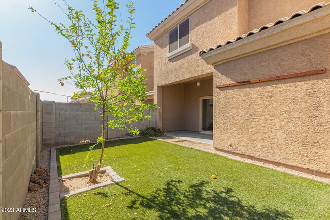 Building Photo - 8001 W Carolina Dr