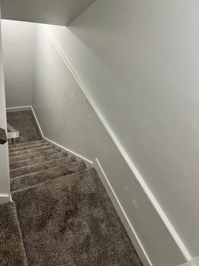 Building Photo - Bluffdale Townhouse