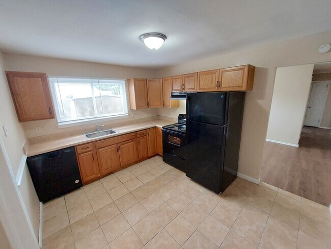 Building Photo - BEAUTIFUL 3 BD/ 1 BTH CORNER LOT WITH W/D ...