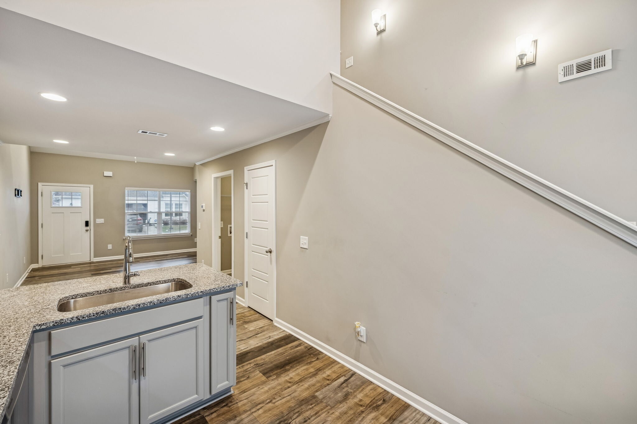 Building Photo - 3219 Clemons Cir
