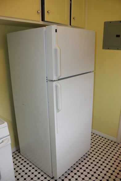 Kitchen Refrigerator/Freezer - 2322 E 2nd St