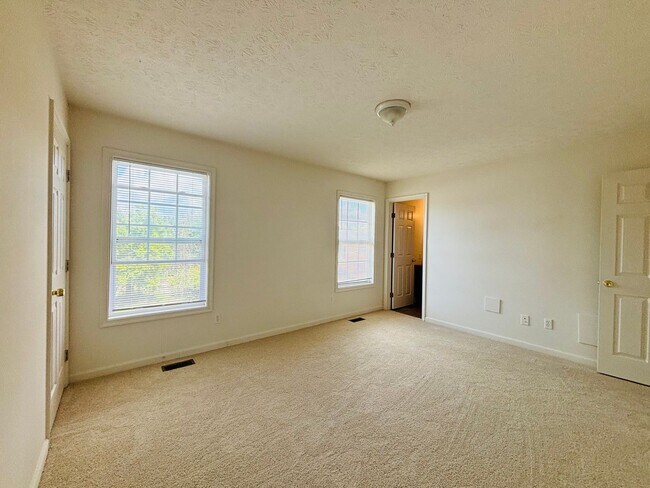 Building Photo - 55 Station Ln NE