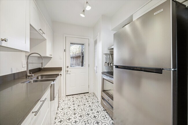 Building Photo - 1809 Stoney Brook Dr