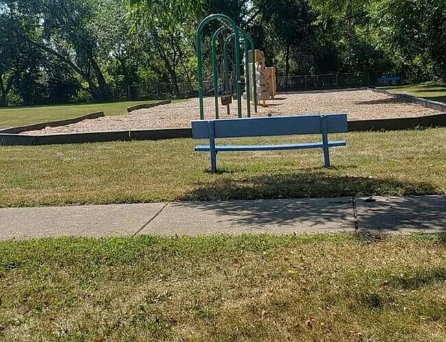 Building Photo - 3021 138th Pl