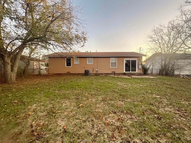 Building Photo - 1226 Bandera Blvd