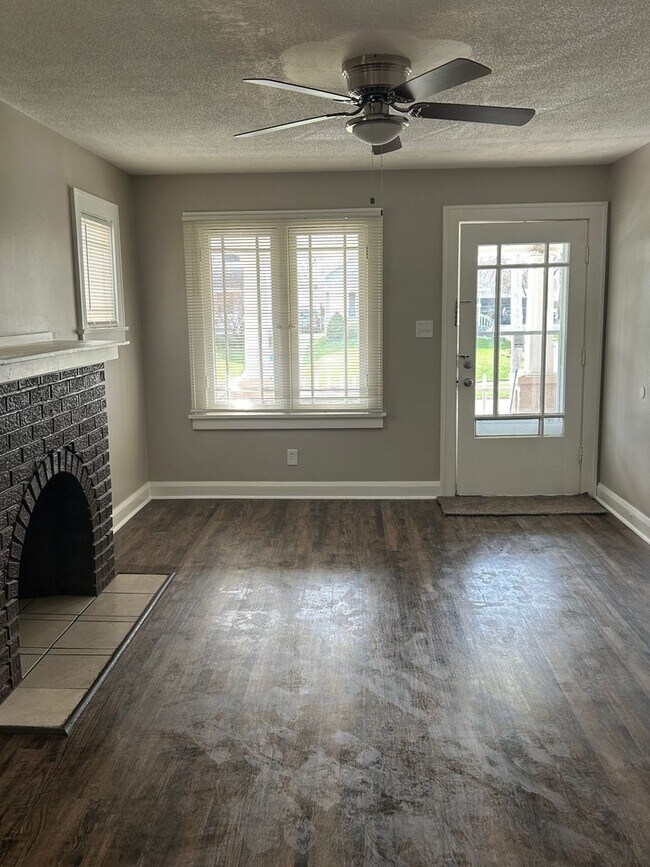 Building Photo - Updated 2/3 Bedroom Bedroom Austintown Home for Rent