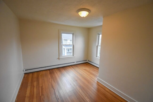 Building Photo - Spacious Three Bedroom House in Mill Hall!