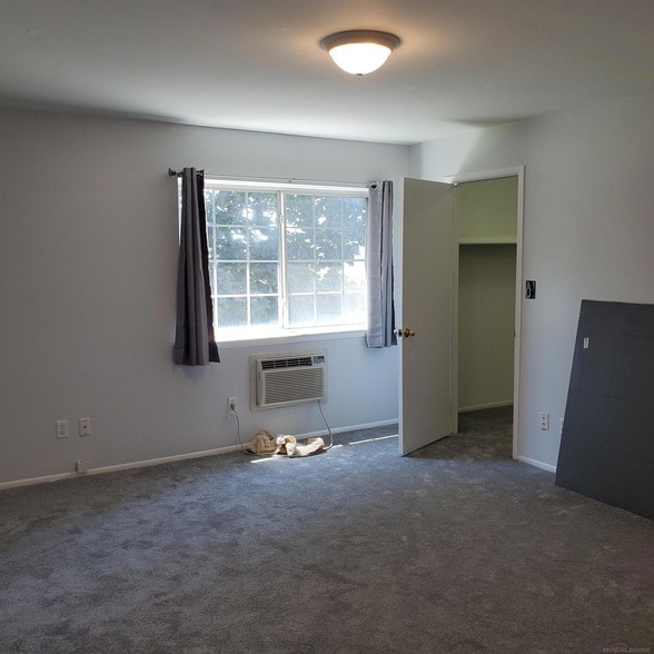 Building Photo - 2420 Parmenter Blvd