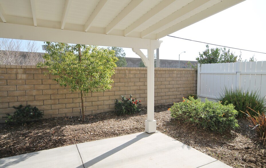 Building Photo - 15916 Rosehaven Ln