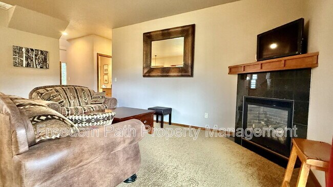 Building Photo - 406 Lundblad Pl