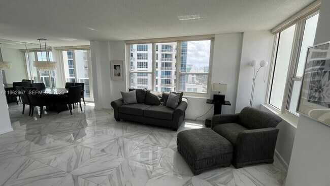 Building Photo - 3505 S Ocean Dr