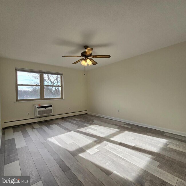 Building Photo - 111 Chestnut St