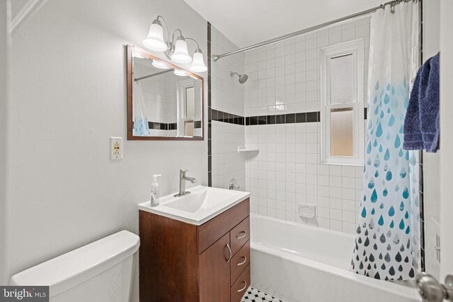 Building Photo - 235 N George Mason Dr