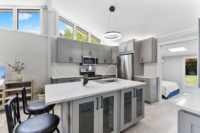 Building Photo - 1292 SW 25th Ave