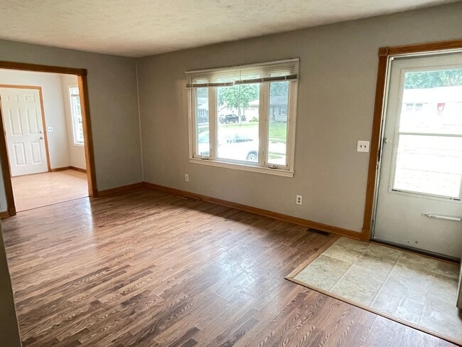 Building Photo - 10909 Leavenworth St